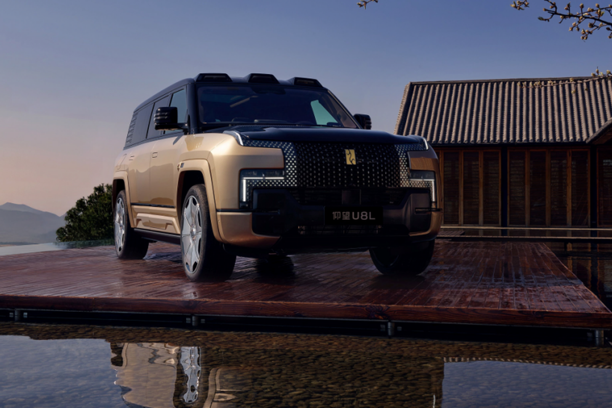 Yangwang U8L, SUV Mewah dengan Logo Berlapis Emas 24 Karat