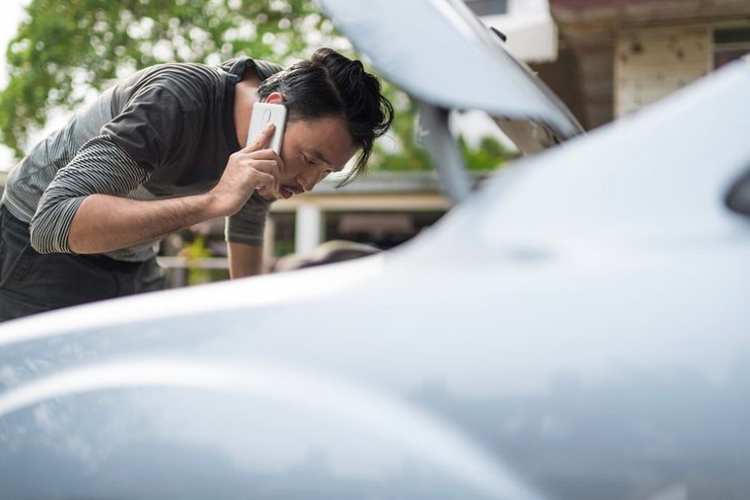 Mogok Saat Roadtrip Libur Nataru? Ini Langkah Darurat yang Harus Dilakukan