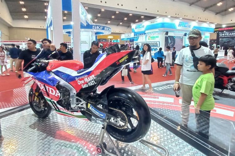 Motor Balap MotoGP Honda RC213V Joan Mir Tampil di IMOS 2025
