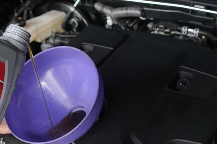 Warna Oli Mesin yang Sudah Hitam Tak Melulu Harus Diganti