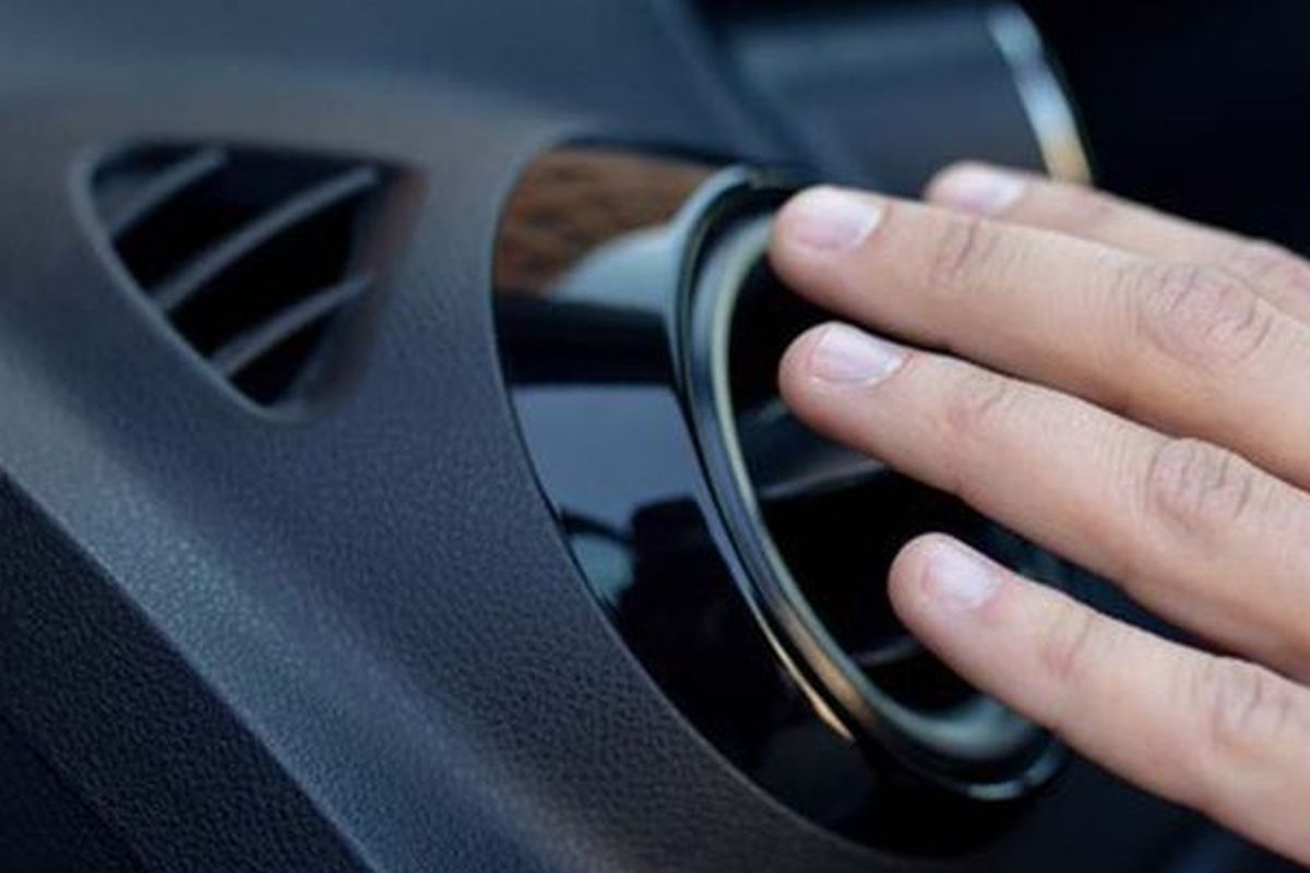 Kenali Penyebab AC Mobil Bunyi Dengung dan Berdecit