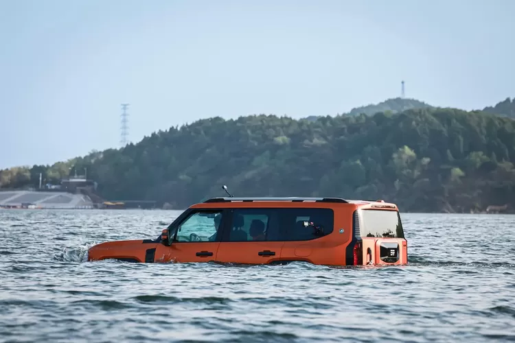Jetour G700 Tantang BYD YangWang U8, Bisa Mengapung di Air