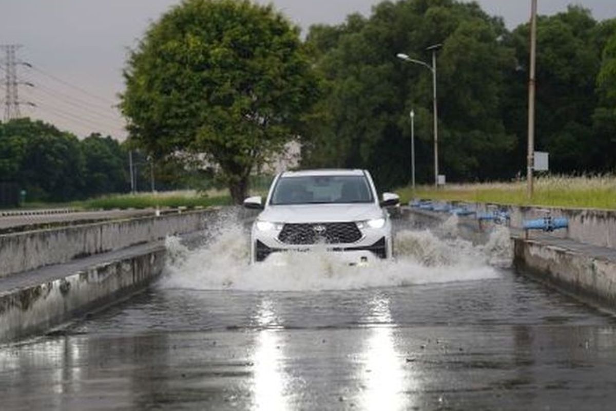 Garansi Mobil Hybrid Tak Berlaku untuk Kerusakan Akibat Banjir, Ini Alasannya