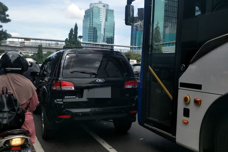 Jangan Asal Menepi, Berhenti di Pinggir Jalan Punya Risiko Besar