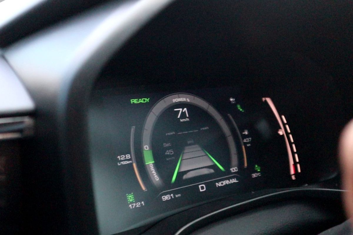 Begini Cara Mengetahui Riwayat Odometer Mobil