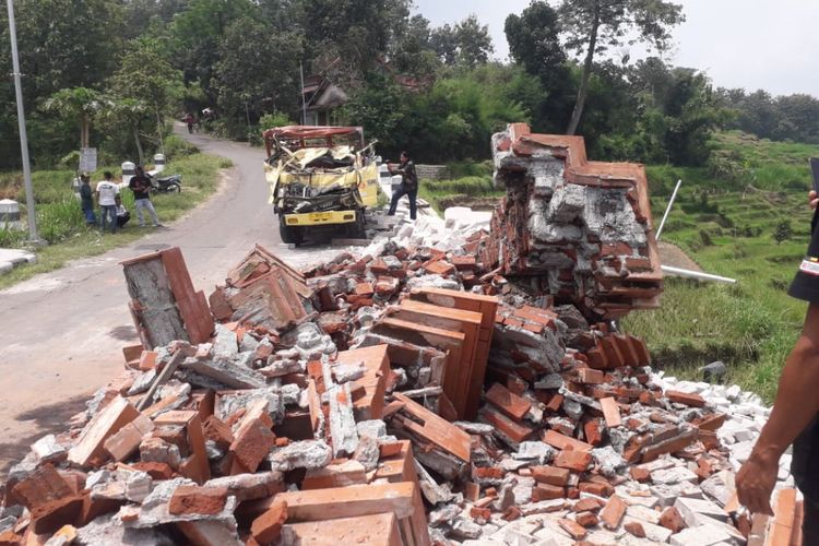 Kurangi Risiko Rem Blong, Ini Cara Mengemudikan Truk dan Bus di Turunan
