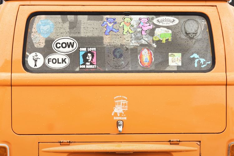 Hati-hati Pasang Stiker “Happy Family” di Mobil: Lindungi Data Pribadi