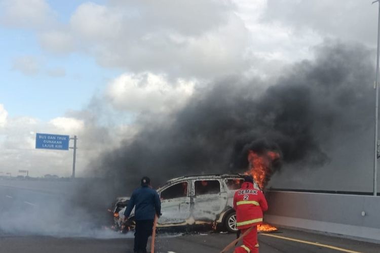 Pahami Kenapa Mobil Bisa Terbakar Saat Mengalami Kecelakaan