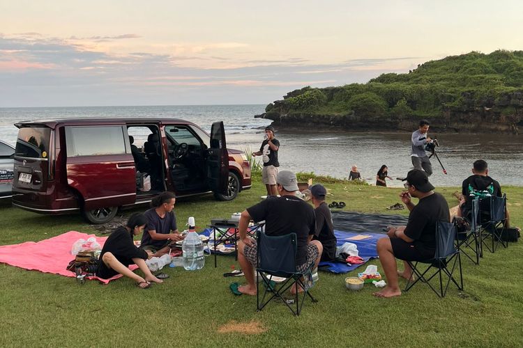 Jelajah Pantai Eksotik di Selatan Jawa Pakai Honda Step WGN