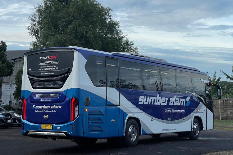 Bus Baru PO Sumber Alam Pakai Bodi Triun DX Custom dari Trijaya Union