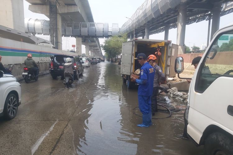 Jangan Paksa Motor Terabas Banjir Rob, Banyak Risikonya