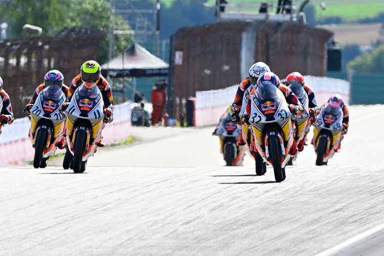 Ini Rahasia Kiandra Ramadhipa Juara Race 2 Rookies Cup Jerman