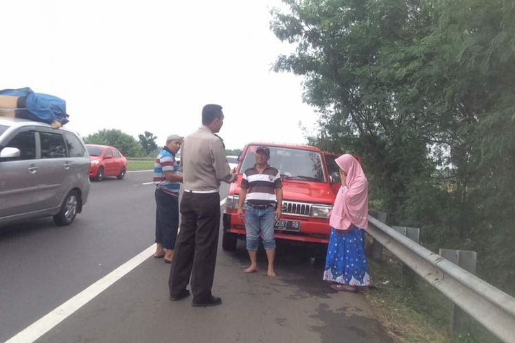 Tips Aman Berhenti di Bahu Tol, Hindari Risiko Tabrak Belakang