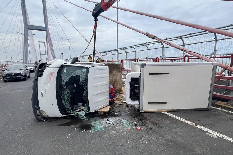 Bukan Cuma Terguling, Ini Risiko Lain Saat Ban Pecah di Jalan Tol