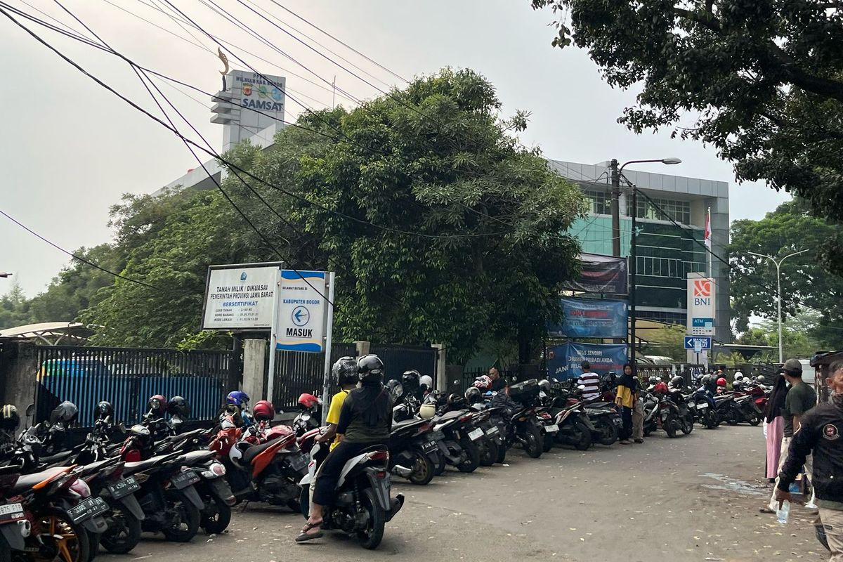 Cerita Warga Ikut Pemutihan Pajak Kendaraan di Bogor, Antre dari Pagi sampai Sore