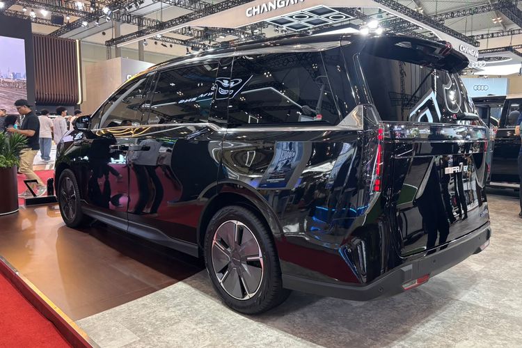 Dua MPV Listrik Premium Hadir dengan Konsep Quiet Luxury