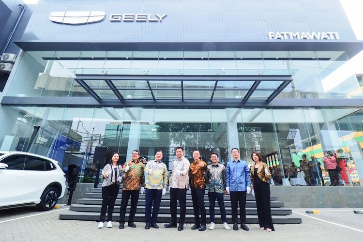 Lengkapi 22 Jaringan di Indonesia, Geely Resmikan Diler Baru