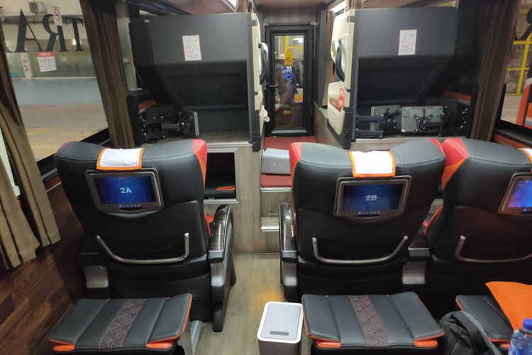 Double Decker Jakarta-Madiun: PO Narendra vs PO Rosalia Indah