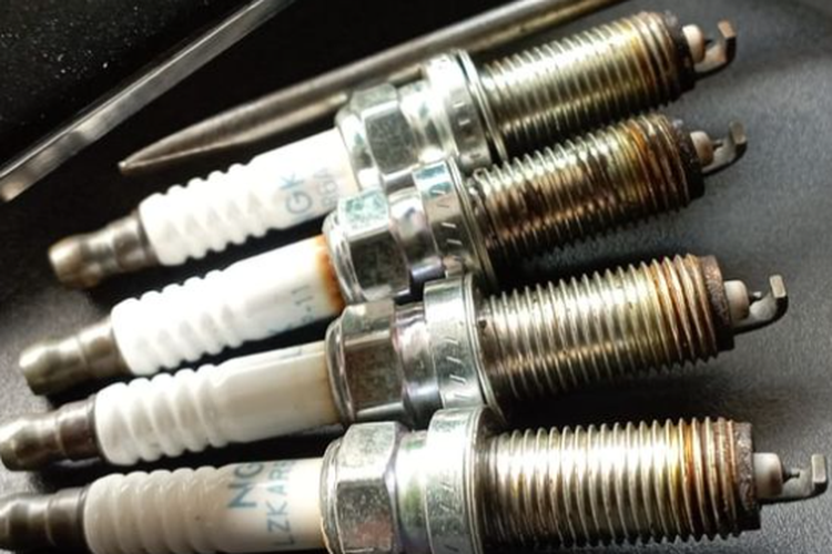 Ini Alasan Kenapa Ganti Busi Mobil Jangan Cuma Satu