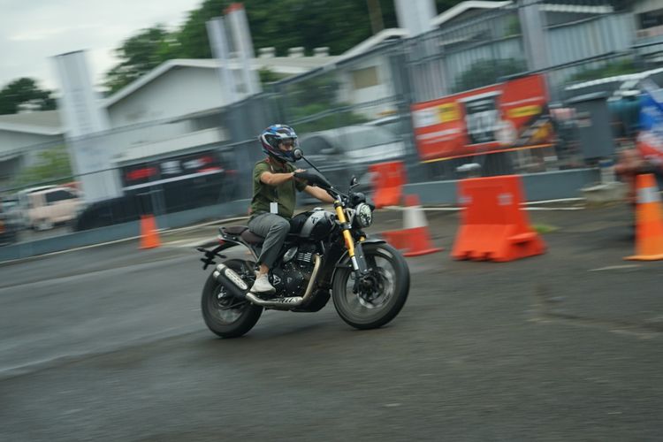 Pengalaman Test Ride Triumph Scrambler 400 X di IIMS 2026