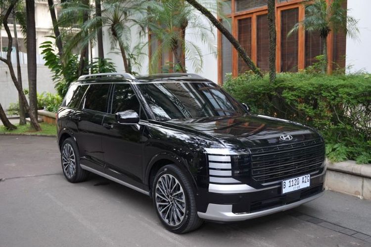 Airlangga di GJAW 2025: Singgung Wacana Mobil Nasional Usai Jajal Hyundai Palisade