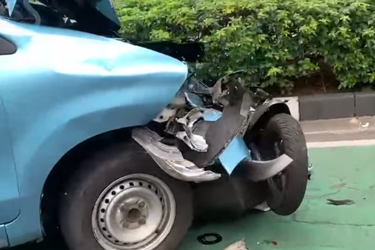 Kecelakaan Taksi dengan Motor di Kawasan Semanggi, Dua Orang Luka