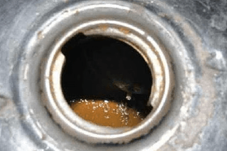 Cara Membersihkan Tangki Bensin yang Berkarat