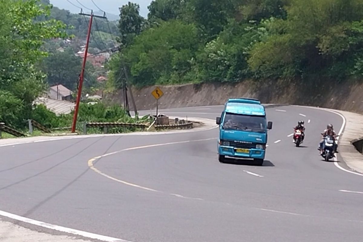 Mengatasi Roda Spinning Saat Naik Tanjakan