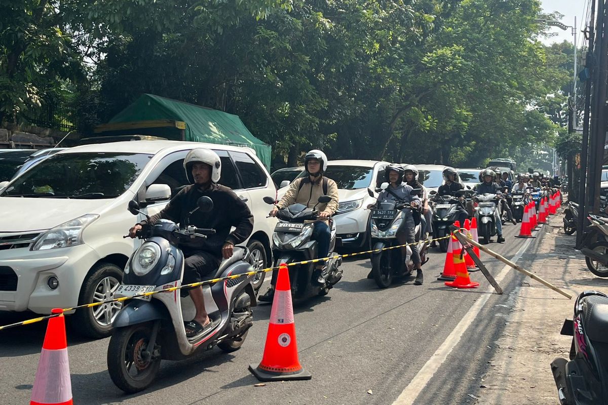 Jalan Lenteng Agung Ambles, Polisi Imbau Cari Jalan Alternatif