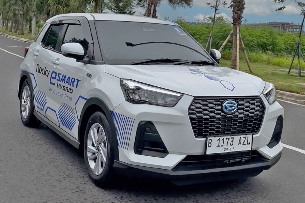 Test Drive Rocky Hybrid di PIK 2: Segini Konsumsi BBM-nya