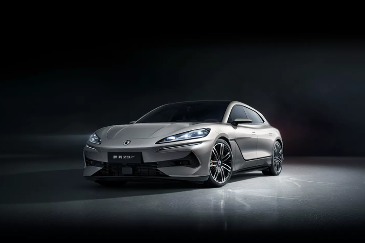 Denza Z9 GT Kembali Tampil di Indonesia, Berapa Harganya?