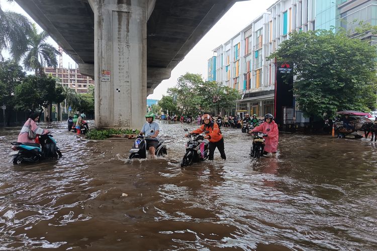 7 Cara Cek Lokasi Banjir Jakarta Lewat HP Secara Real Time