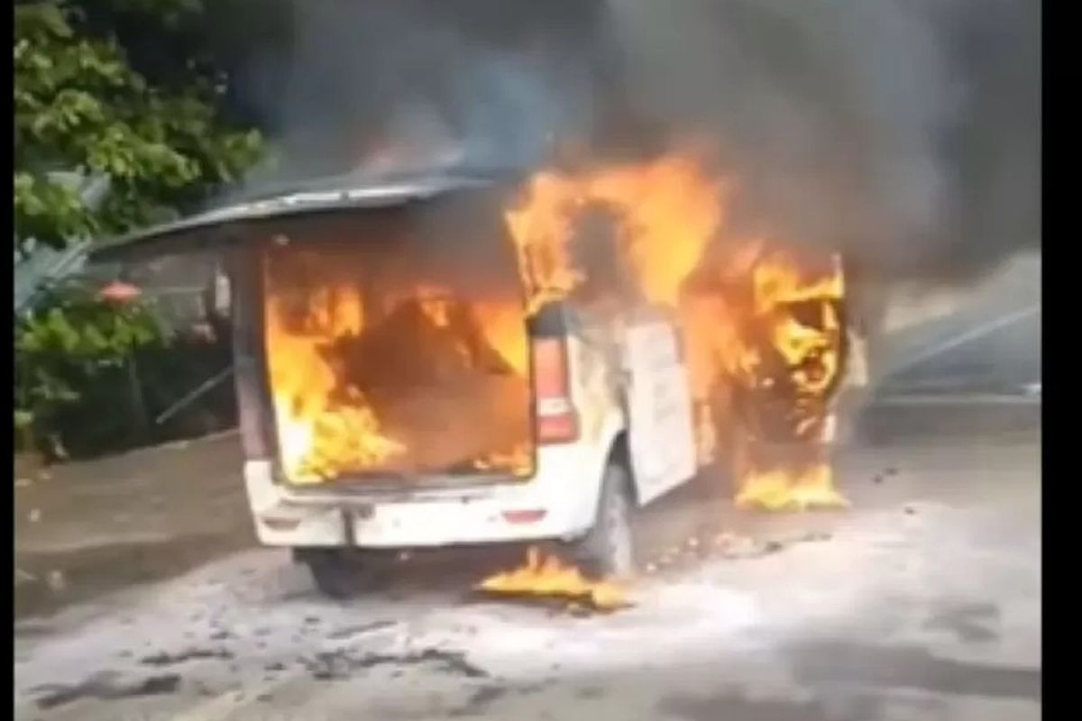 Mobil Listrik Gelora E Terbakar di Tol JORR, Ini Respon DFSK