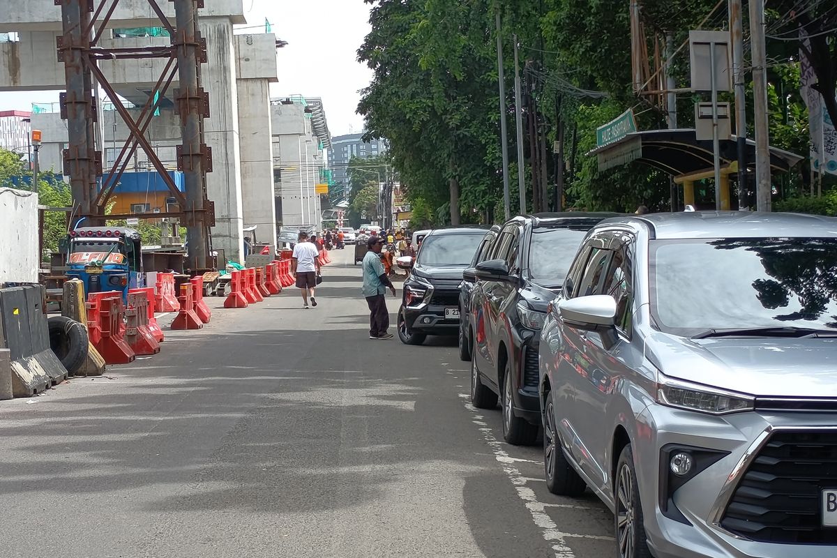 Cara Parkir Paralel Mobil Matik yang Benar agar Bisa Didorong
