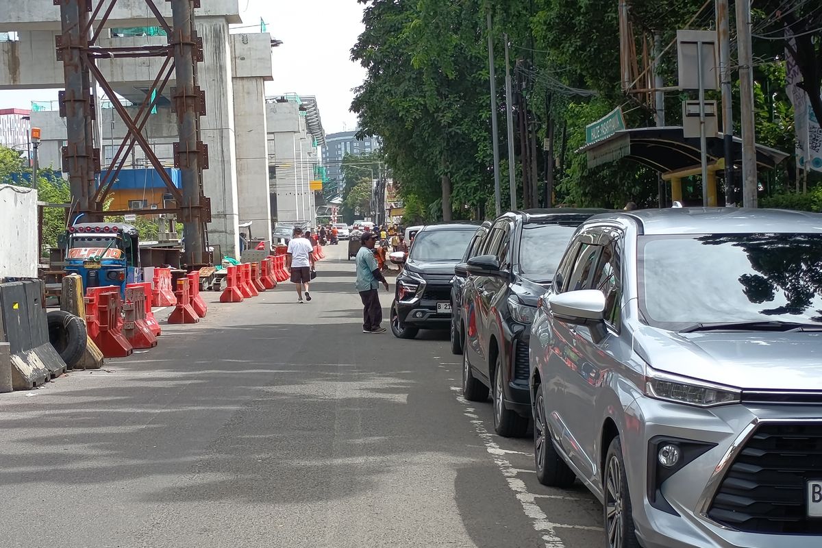 Cara Parkir Paralel Mobil Matik yang Benar agar Bisa Didorong