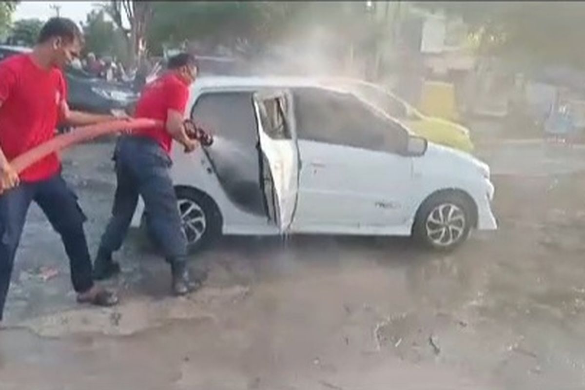 Barang yang Mudah Terbakar jika Ditinggal di Kabin Mobil