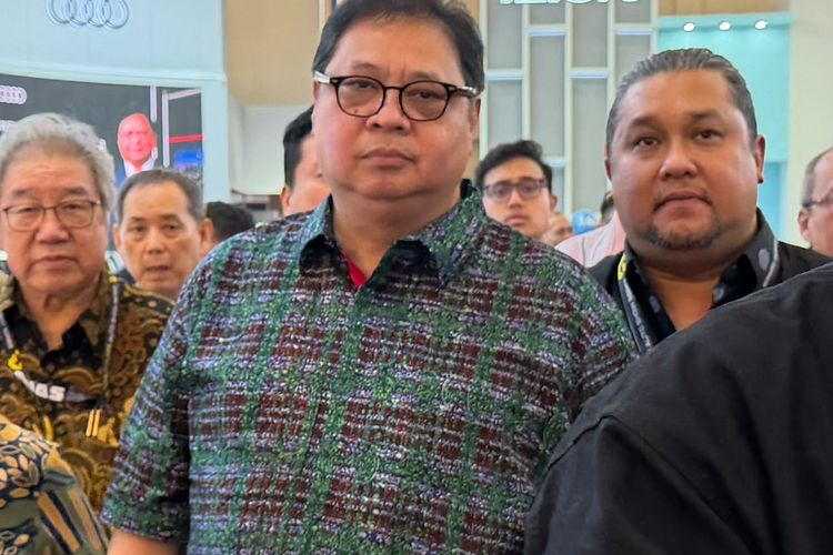 Kunjungi Booth Honda, Airlangga Lontarkan Candaan Soal Step WGN