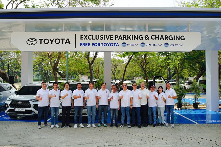 Toyota Hadirkan Charging Spot Gratis dan Parkir Khusus EV di Bekasi