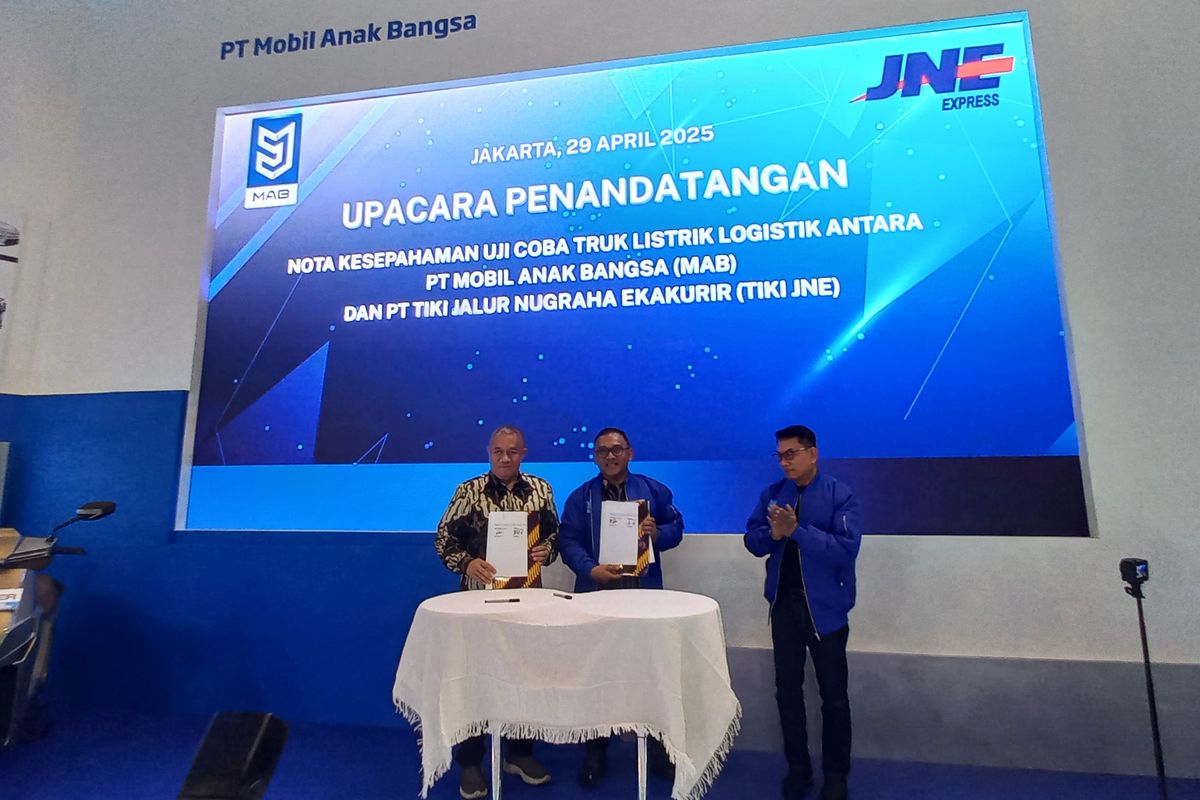 TIKI JNE Uji Coba Mobil Listrik Buatan MAB