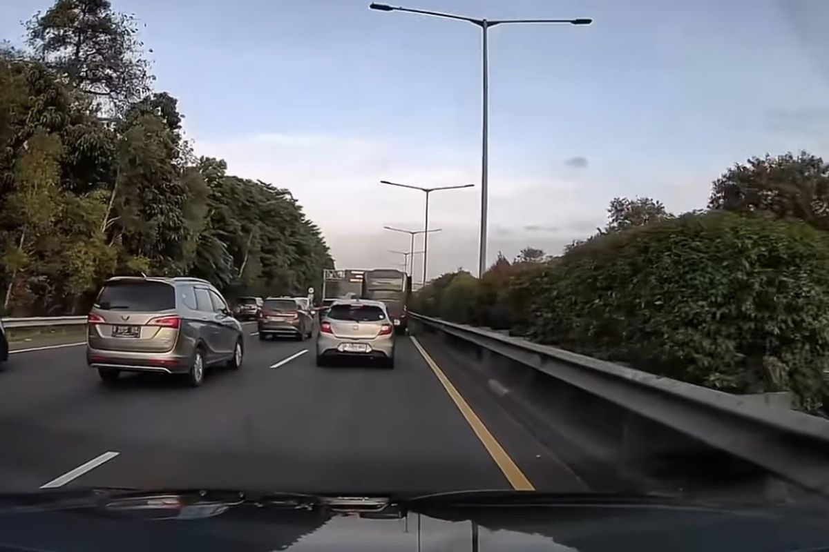 Insiden Anak Terjatuh dari Bus, kenapa Pintu Darurat Bisa Terbuka?