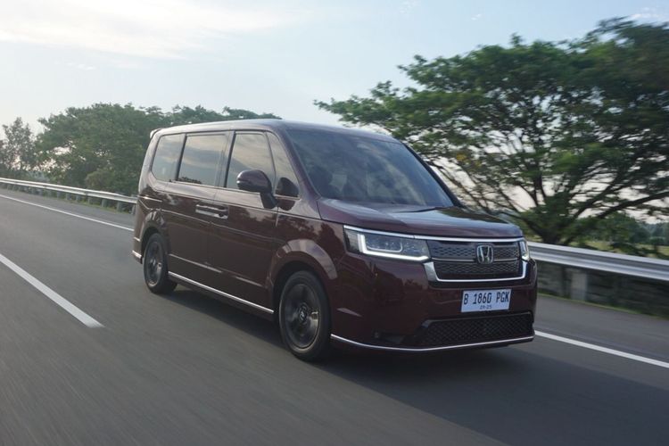 Cek Perbandingan Harga Mobil Hybrid Baru per September 2025