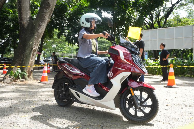 Harga Bahan Baku dan Baterai Naik, Alva Masih Tahan Harga Motor Listrik