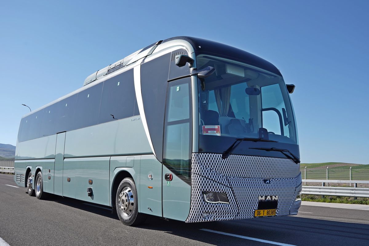 Kendala Membangun Ekosistem Bus dan Truk Listrik di Indonesia