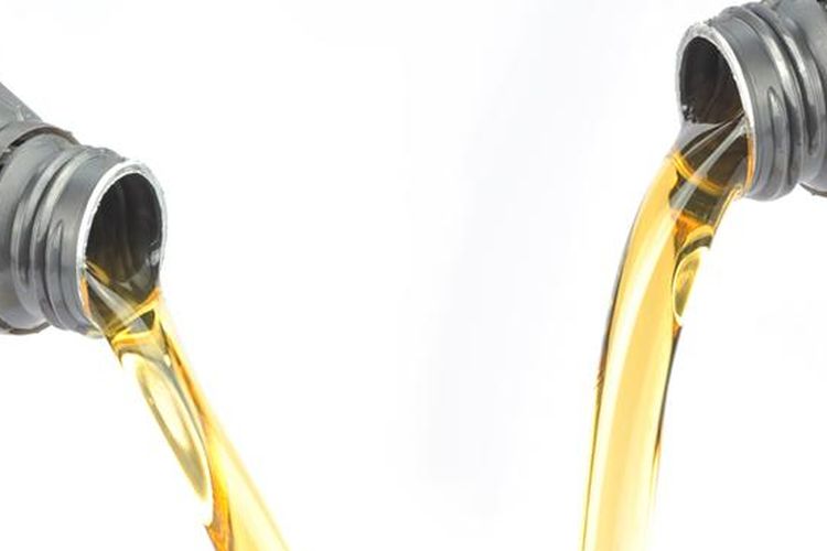 Bengkel Spesialis Ini Ungkap Merek Pelumas yang Sering Dipalsukan