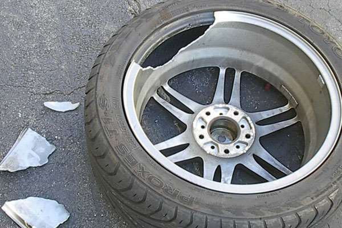 Kenali Ciri-ciri Pelek Mobil yang Sudah Retak Halus