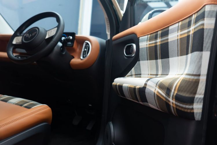 Wuling Aira EV Tampil Manis dengan Gaya Retro
