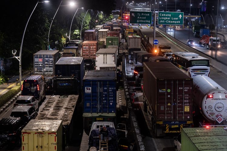 Rekomendasi KNKT Tekan Kecelakaan Truk dan Bus di Jalan Raya