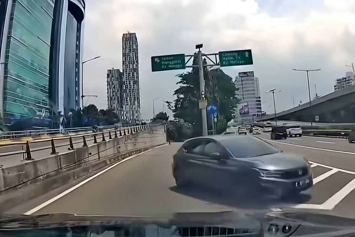 Mobil Nekat Lawan Arah di Tol Dalam Kota, Ini Sanksinya