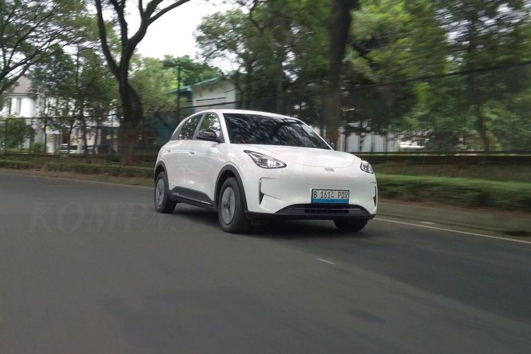 Adu Hemat EV dengan LCGC, Kali Ini Geely EX2 vs Honda Brio Satya