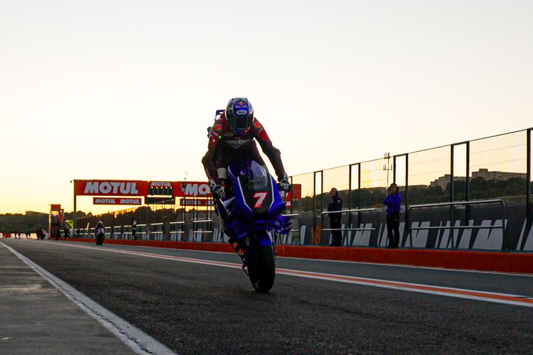 Toprak Razgatlioglu Dibandingkan dengan Casey Stoner